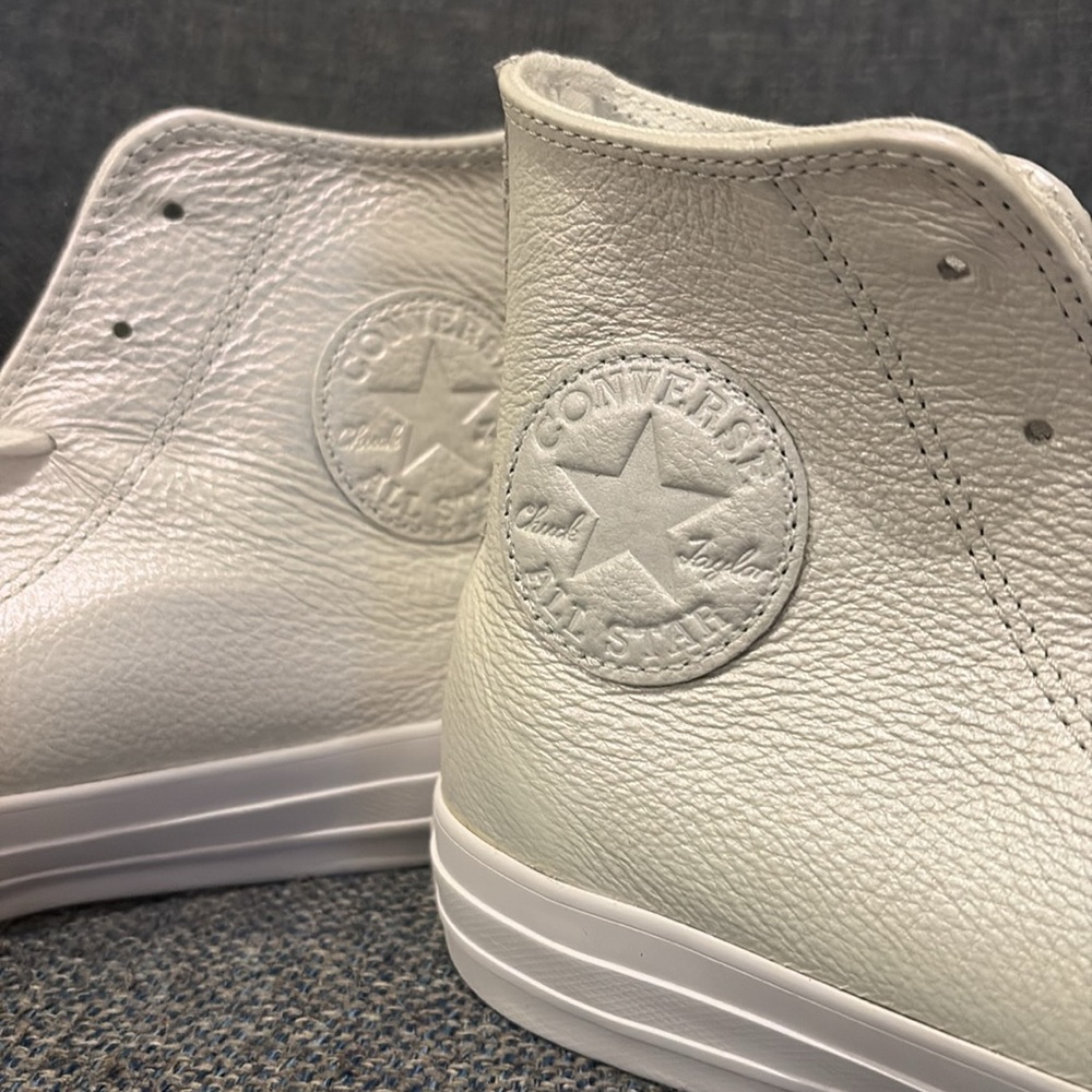 Converse Chuck Taylor All-Star High White Pearlized leather ✨🤍 Women's 8 NEW!!! - Picture 5 of 6